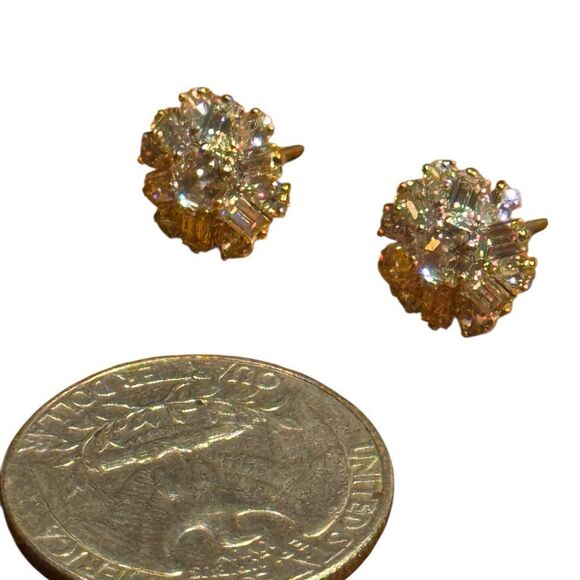 Swarovski Elegant Rhodium plated Silver Stud Earrings - Picture 5 of 6